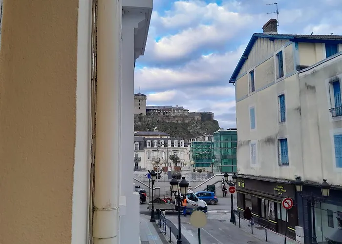 Vue De Reve Dans De Standing - Vous Faites Le Menage-very Good Prices But Have To Cle-an Th-e Flat * Lourdes