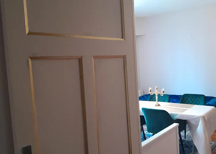 Vue De Reve Dans De Standing - Vous Faites Le Menage-very Good Prices But Have To Cle-an Th-e Flat Lourdes