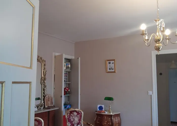 Vue De Reve Dans De Standing - Vous Faites Le Ménage-very Good Prices But Have To Cle-an Th-e Flat *